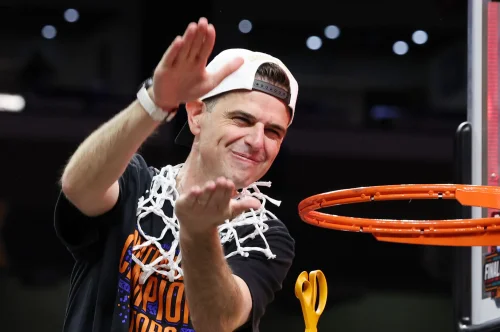 Florida-Gators-basketball-coach-Todd-Golden-agree-to-405-million-extension